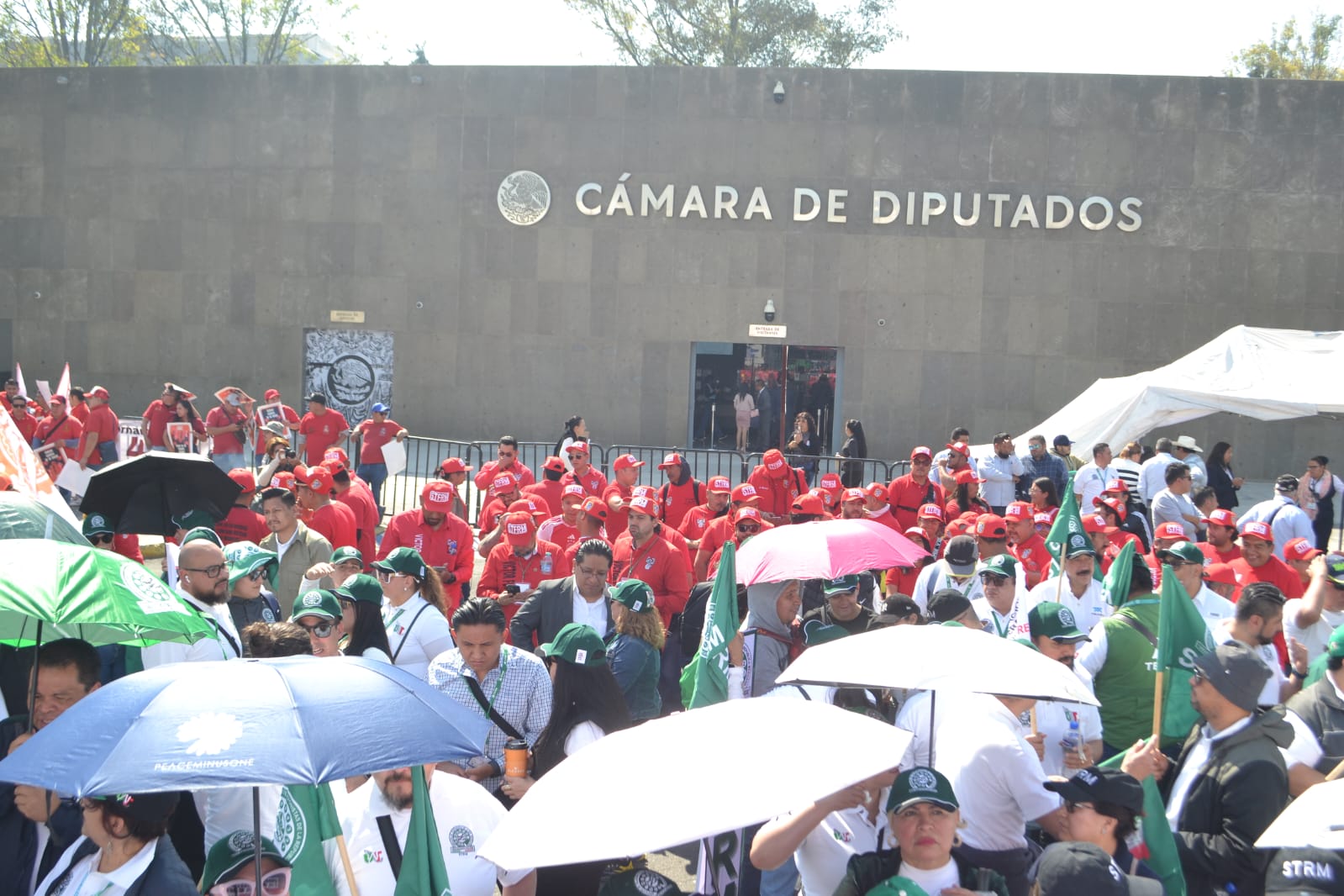 Presionan Sindicatos; Piden se Apruebe la Reducción de Jornada Laboral