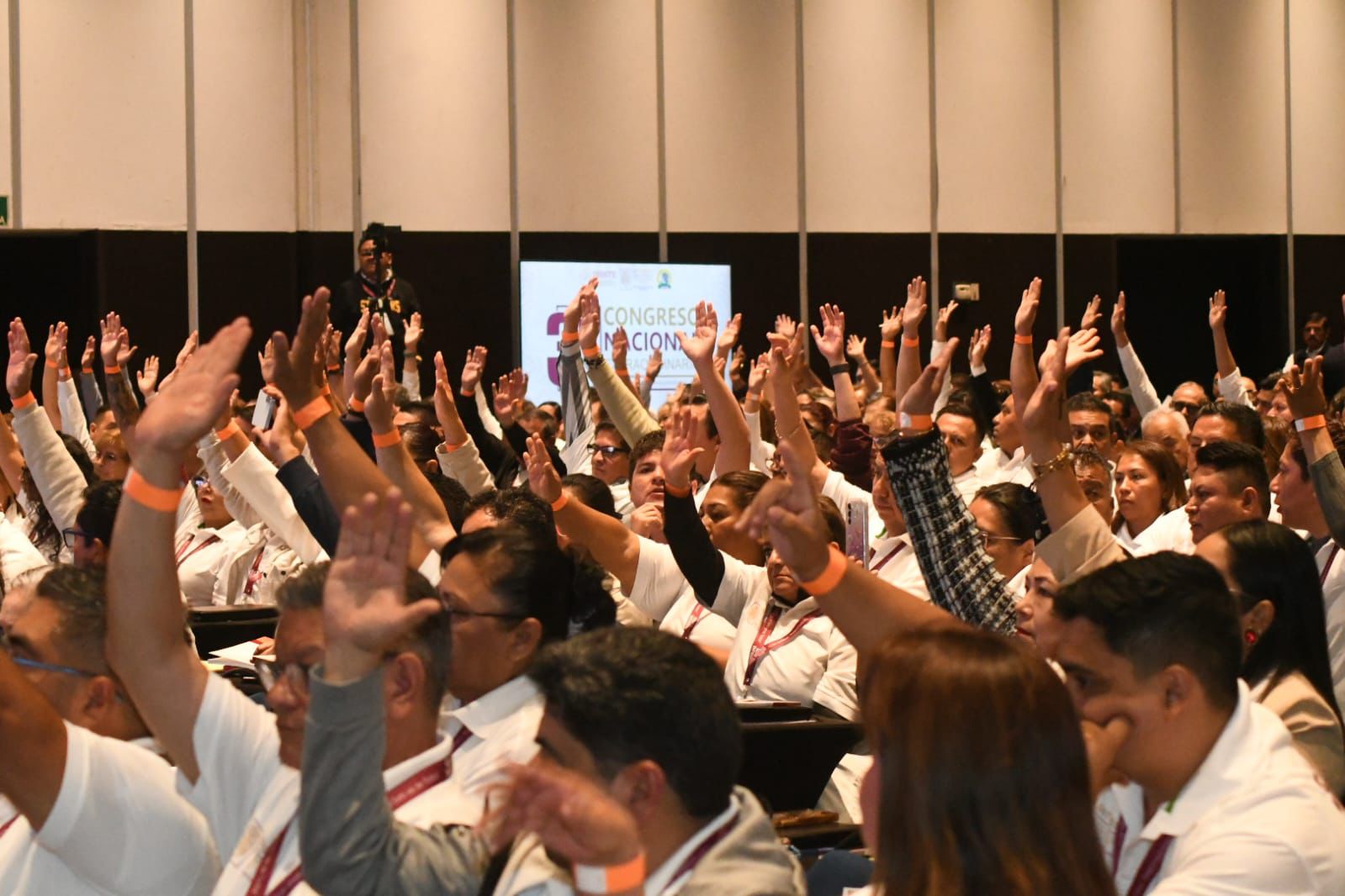 El pleno de delegados, durante la primera sesión.