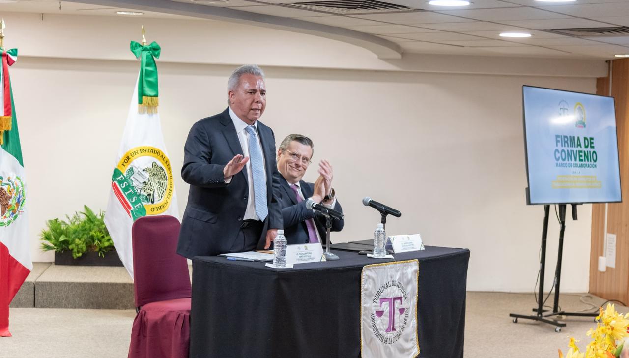 El líder nacional de la FSTSE, Marco Antonio García Ayala.