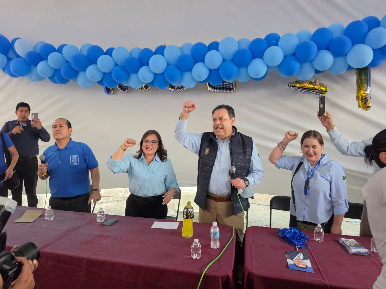 El candidato Gómez Gómez, en el ISSSTE de Buenavista.