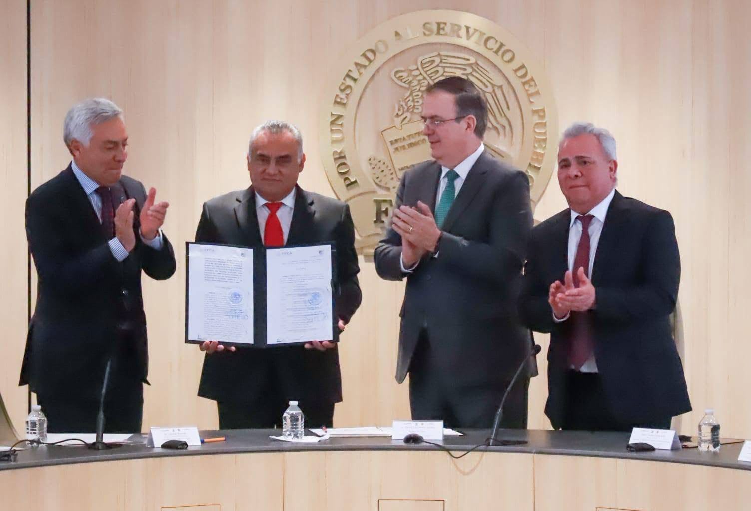 Dan Toma de Nota al CEN del Sindicato Nacional de Trabajadores de la Secretaría de Economía; Asiste Marcelo Ebrard
