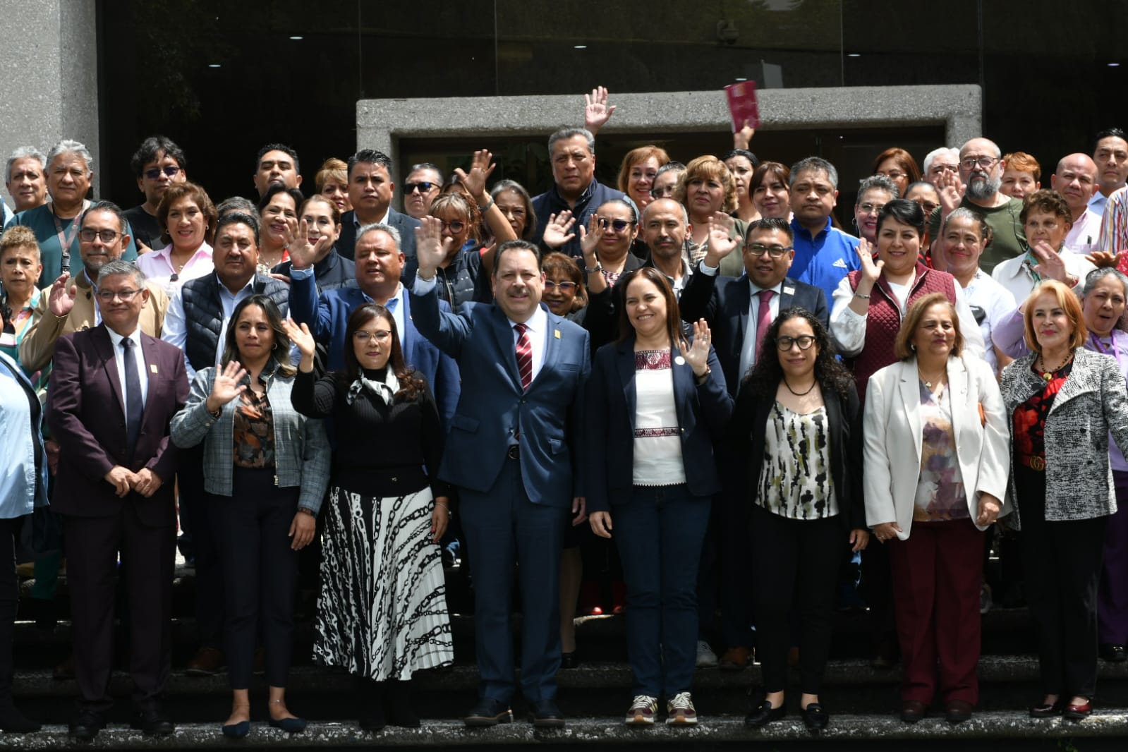Autoridades del FOVISSSTE y SNTISSSTE, momentos antes del encuentro con los trabajadores.