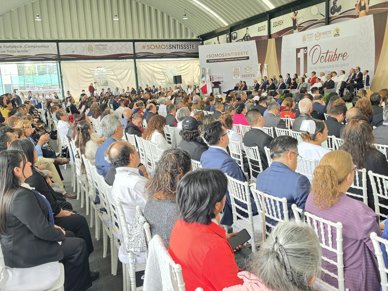 En el auditorio del deportivo del SNTISSSTE, se llevó a cabo la ceremonia de entrega de reconocimientos.