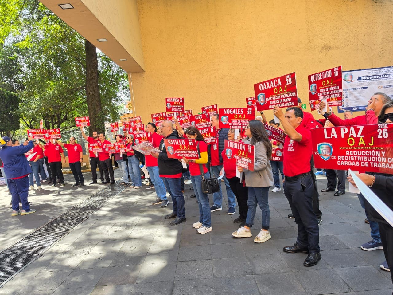 Protestan y Marchan Trabajadores del PJF; Demandan Aumento Salarial